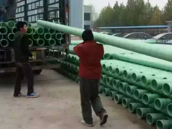 發貨中的玻璃鋼電纜保護管道
