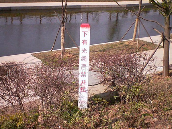 北京玻璃鋼標示樁使用中
